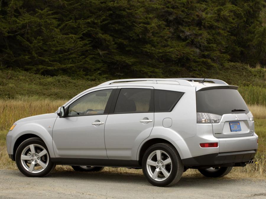  Mitsubishi Outlander 2007 года  (US) (фото 4 из 30)